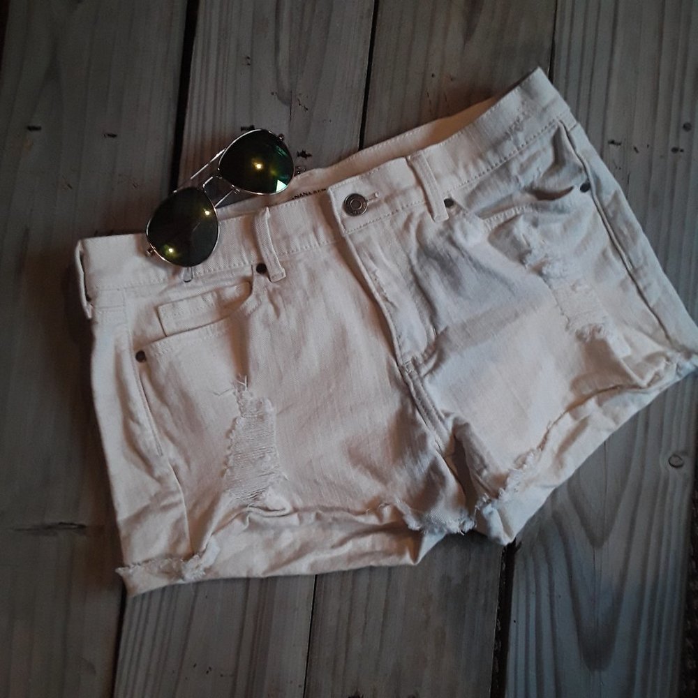 Like New Banana Republic cream distress jean short